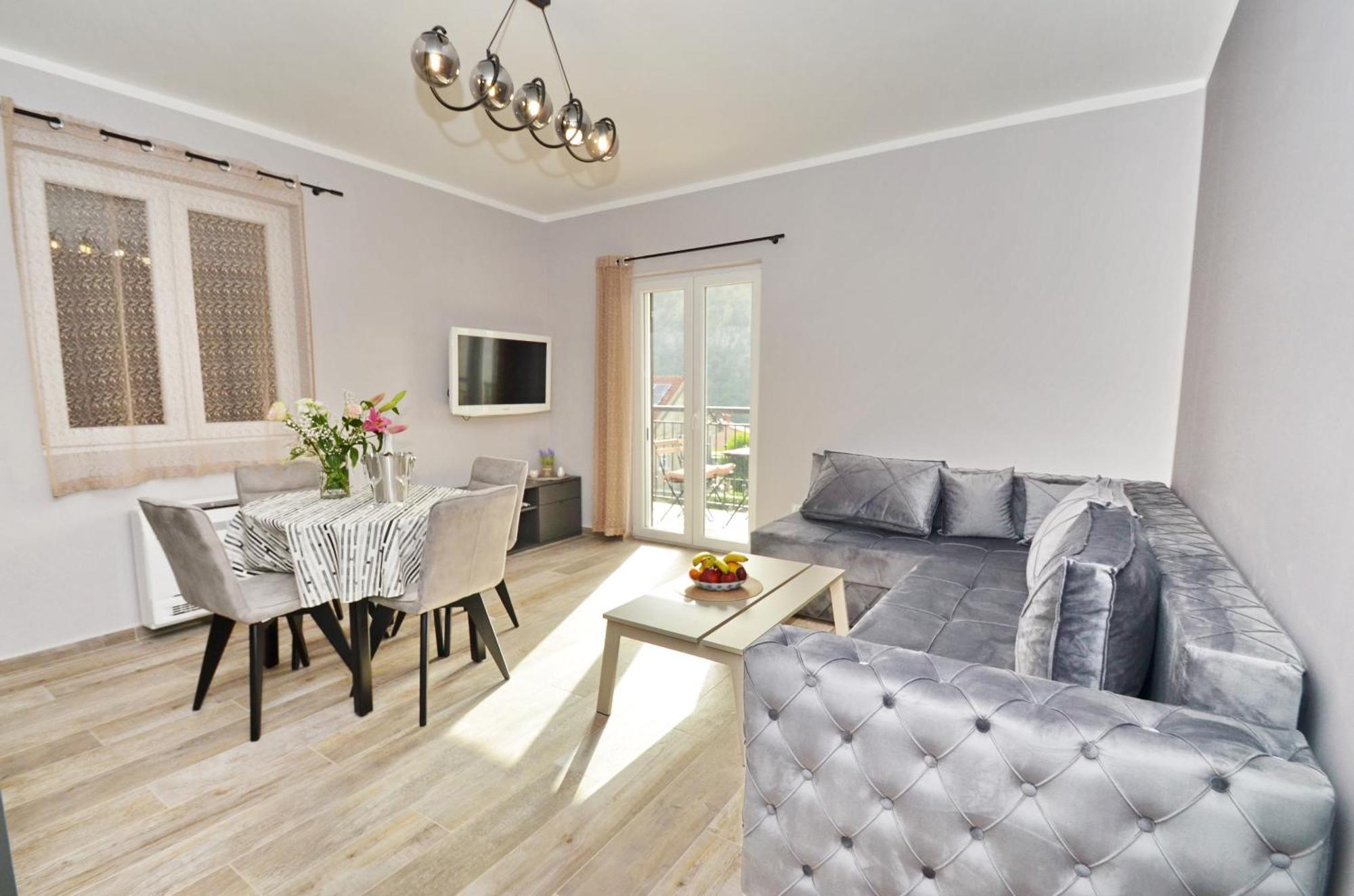 Apartments Orizzonte With Beautiful View Of The Bay โกตอร์ ภายนอก รูปภาพ