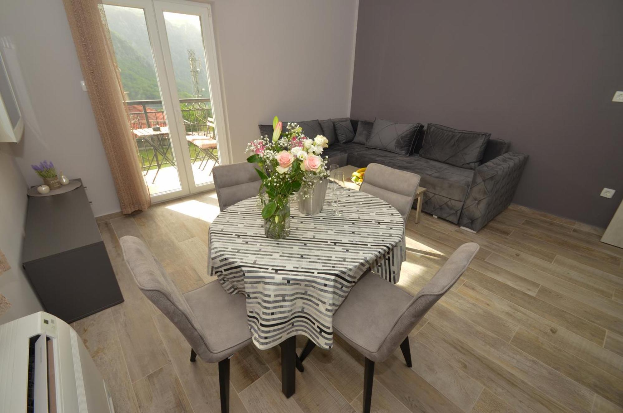 Apartments Orizzonte With Beautiful View Of The Bay โกตอร์ ภายนอก รูปภาพ